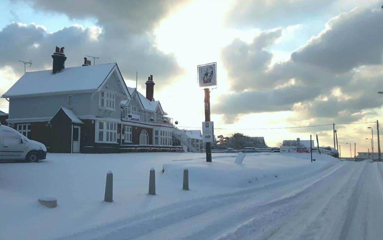 The Victory At Mersea Hotel West Mersea Ngoại thất bức ảnh